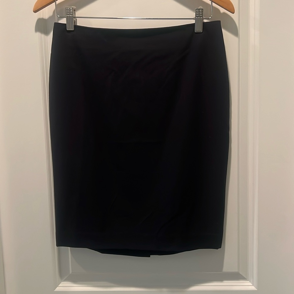 Ann Taylor black skirt, lined. Size 4p. Back zipper and slit